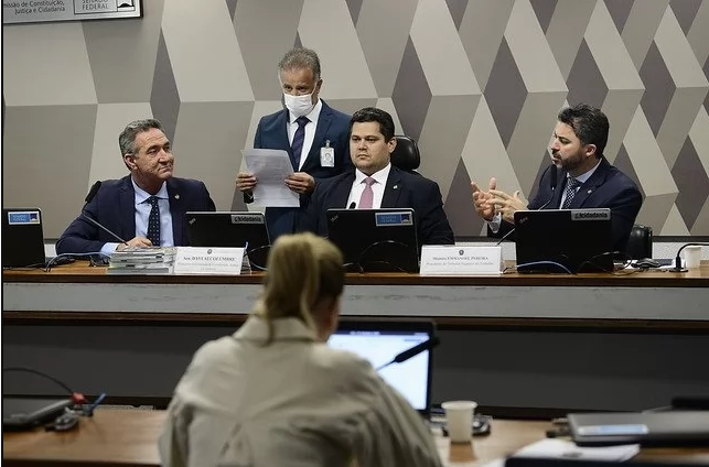CCJ do Senado, presidida pelo Senador Davi Alcolumbre  aprova PEC sobre servidores dos ex-territórios