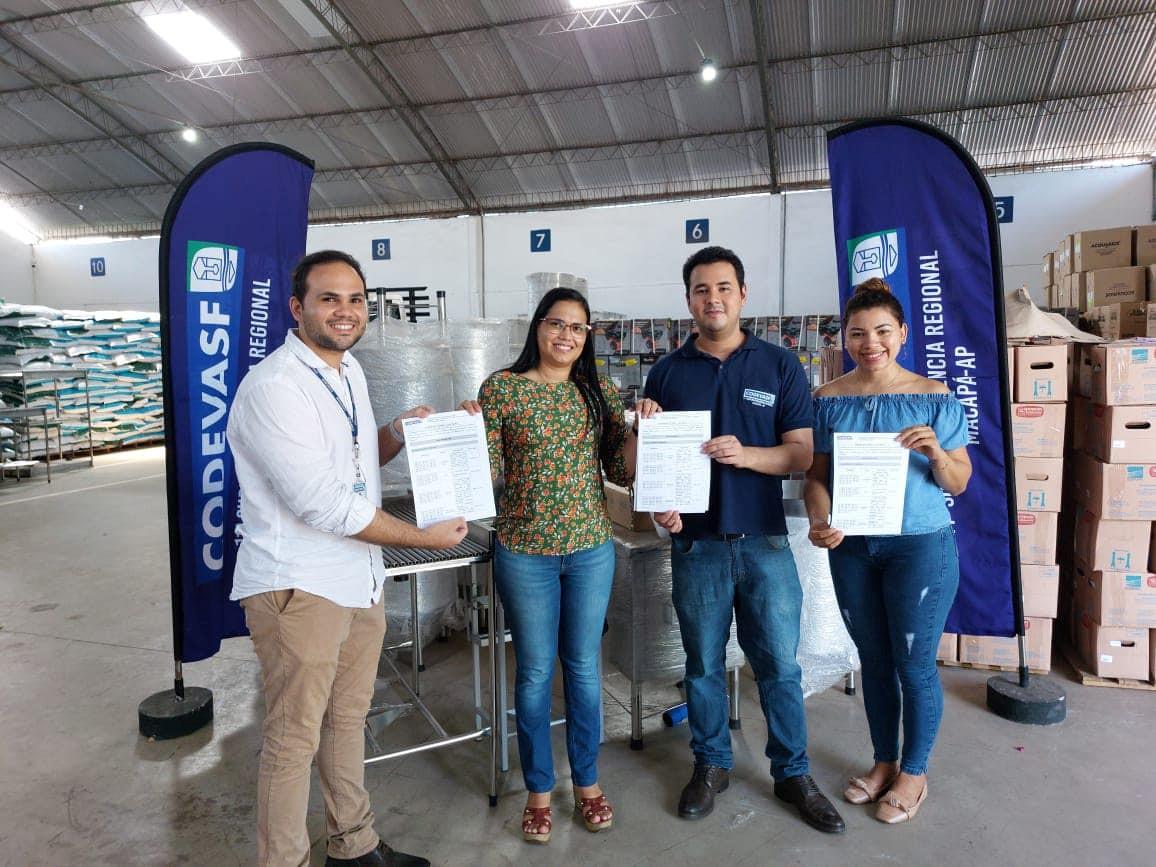 CODEVASF faz doação de kits de produtos para a área agrícola do município.