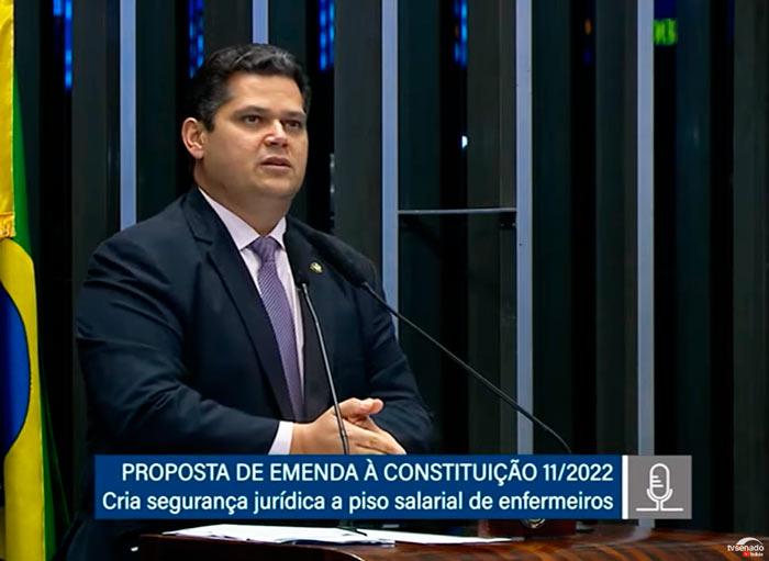 Davi festeja aprovação da PEC que viabiliza pagamento do piso da enfermagem e que vai à promulgação