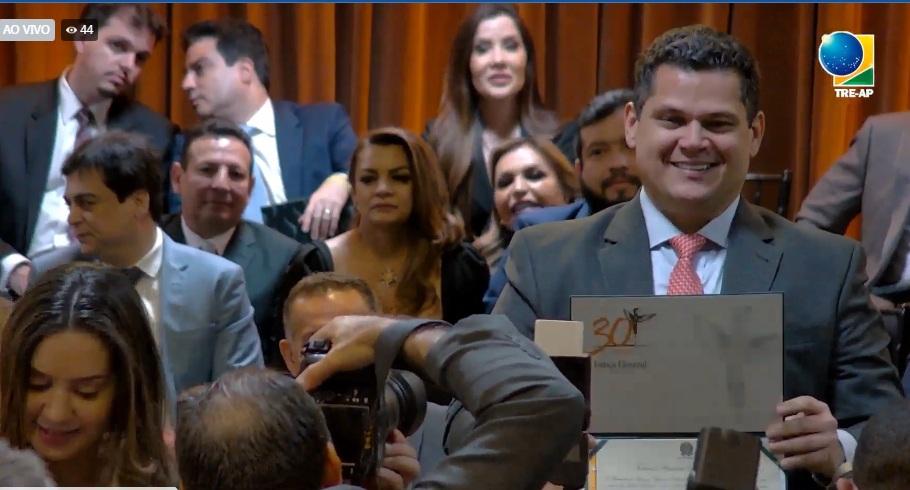 Diplomado para o 2º mandato no Senado, Davi Alcolumbre garante que continuará trabalhando pelo desenvolvimento do Amapá