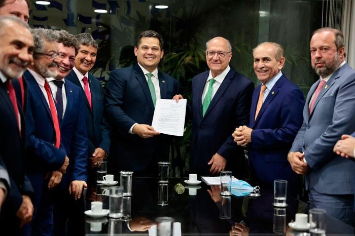 Em encontro com Lula, Davi assegura apoio do UB, que deve ter 2 ministérios