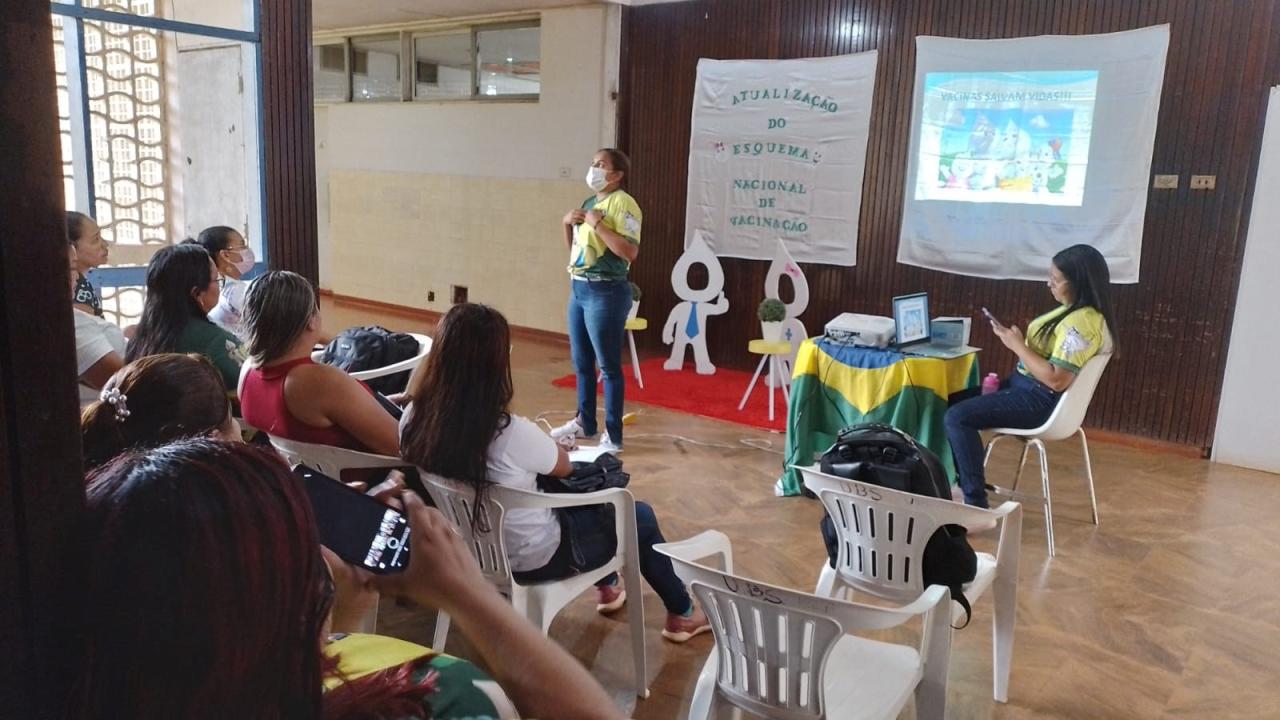 Em Serra do Navio, Profissionais de saúde participam de capacitação sobre Atualização em Calendário Nacional de Vacinação.