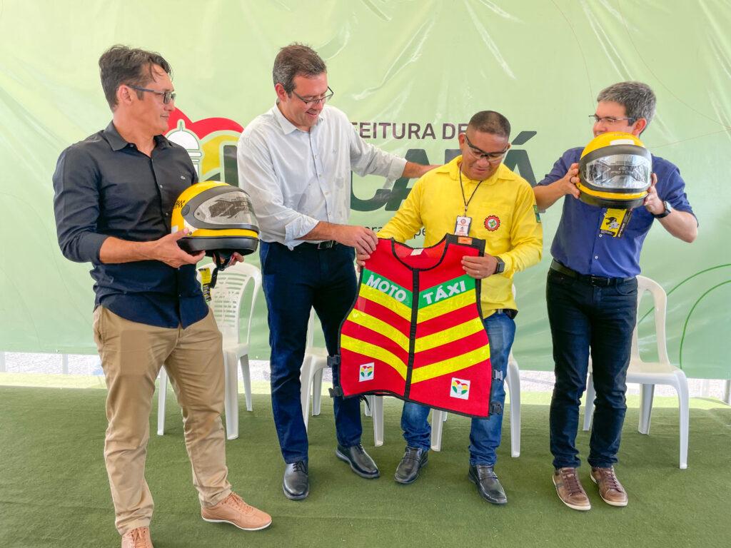 Mototaxistas de Macapá recebem equipamentos de segurança do projeto ‘Mototaxista Legal’
