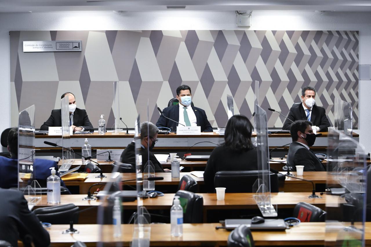 PEC da Transição é desidratada e vai ao plenário do Senado nesta quarta-feira