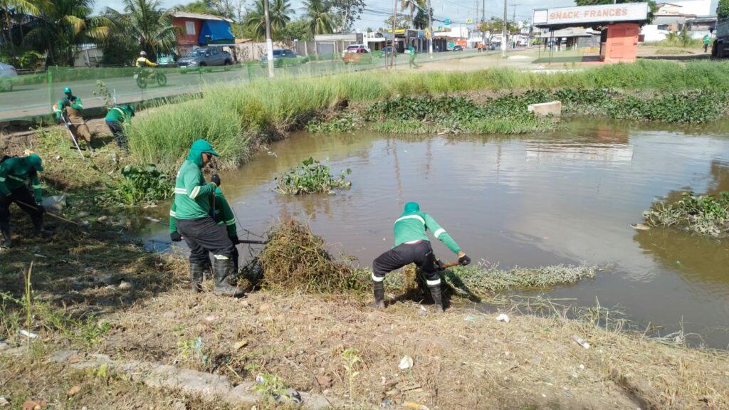 Prevenção às chuvas: Zeladoria Urbana reforça limpeza do Canal do Beirol
