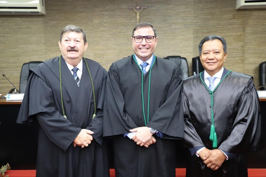 Com a presença de autoridades nacionais, mesa diretora toma posse no TCE Amapá