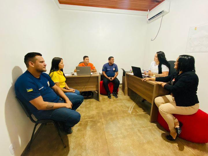 Defesa Civil reúne e planeja ações, em caso da ocorrência de desastre provocado pelo transbordamento do rio Jari.