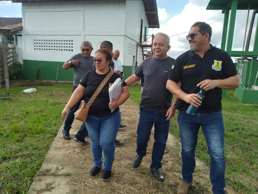 Prefeito acompanha DIAGRO no matadouro municipal.