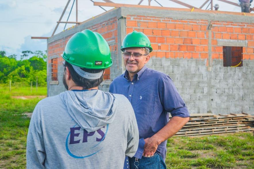Prefeito Junior Leite visita obras pelo município