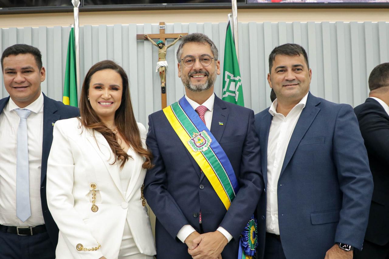 Prefeito Márcio Serrão participa da cerimônia de posse do governador Clécío Luis.