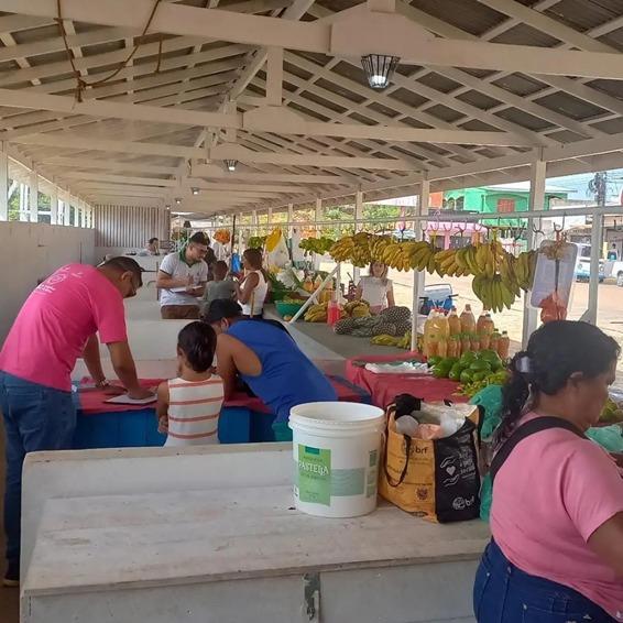 Prefeitura de Laranjal do Jari inicia Ação de conscientização de descarte de lixos da Feira Municipal.
