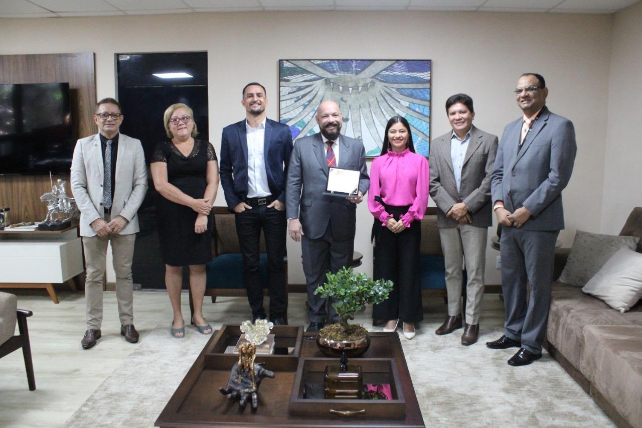 Presidente do TJAP recebe homenagem por valorização e respeito a servidoras e servidores do Judiciário