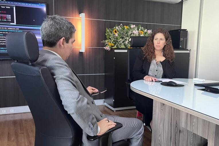 Randolfe pede avanço da Transposição a nova ministra Esther Dweck.