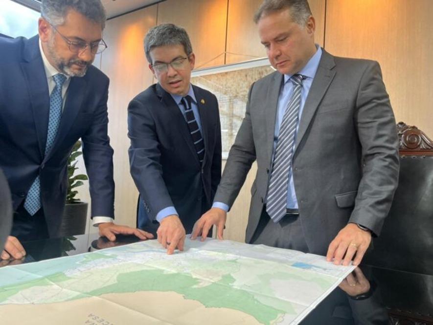 Randolfe Rodrigues acompanha governador Clécio em reunião com Ministro dos esportes 