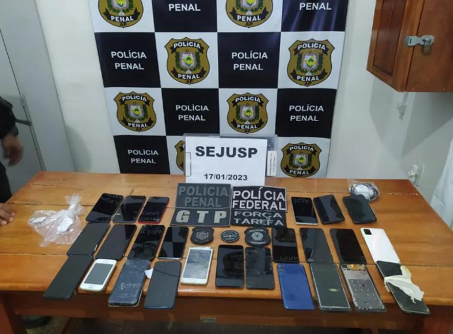 Revista apreende 25 celulares e porções de droga em pavilhão do Iapen, em Macapá