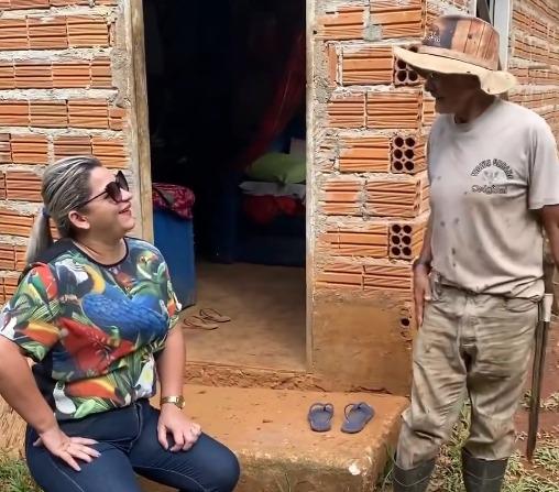 Vice Prefeita Paulinha Santos realiza visita a agricultores locais.