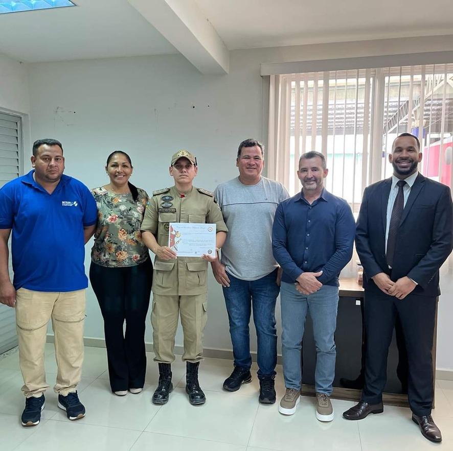Funcionários do Detran são homenageados com certificados de agradecimento pelo Corpo de Bombeiros
