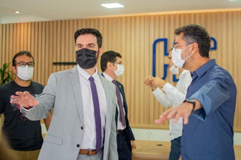 Governador Clécio Luís apresenta melhorias do HE a promotores do MP