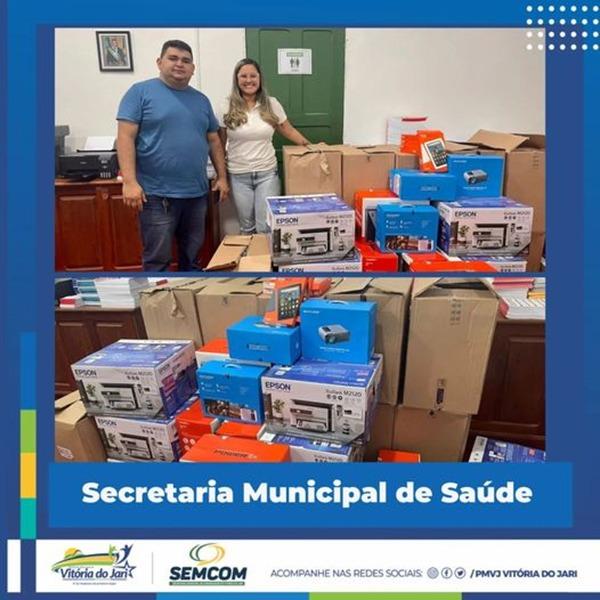 Prefeito Ary Duarte recebe materiais de Informática para saúde do Município