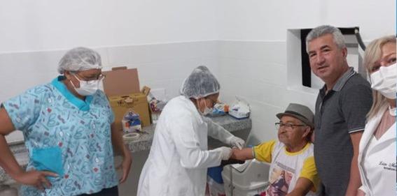 Prefeito Divino Rocha reativa Laboratório de Análises Clínicas em Ferreira Gomes