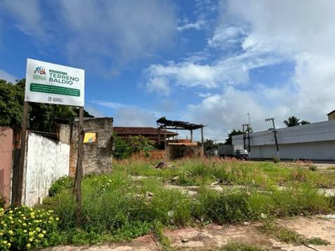 Prefeitura de Santana prossegue com ação de fiscalização em terrenos baldios