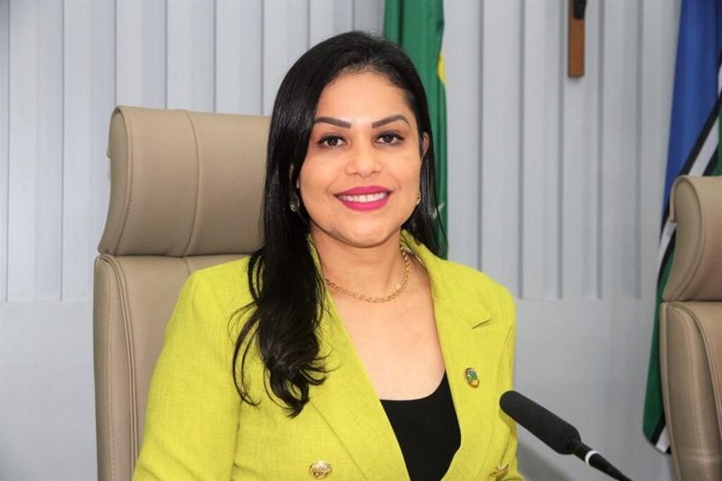 Primeira Secretária da Mesa Diretora da Assembleia Legislativa marca presença em cerimônia com o governador Waldez Góes