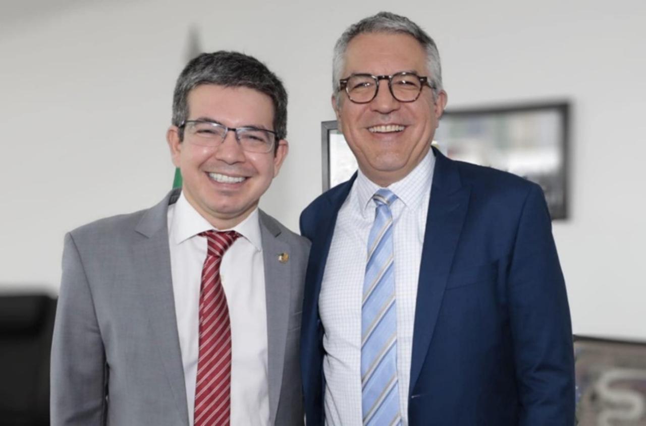 Senador Randolfe busca apoio do ministro Alexandre Padilha para projetos no Amapá