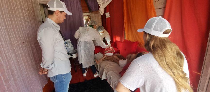 Pacientes acamados recebem atendimento odontológico em casa