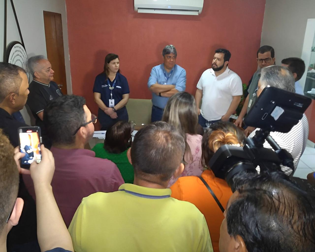 Prefeito de Amapá, Carlos Sampaio, recebe equipe da CEA Equatorial
