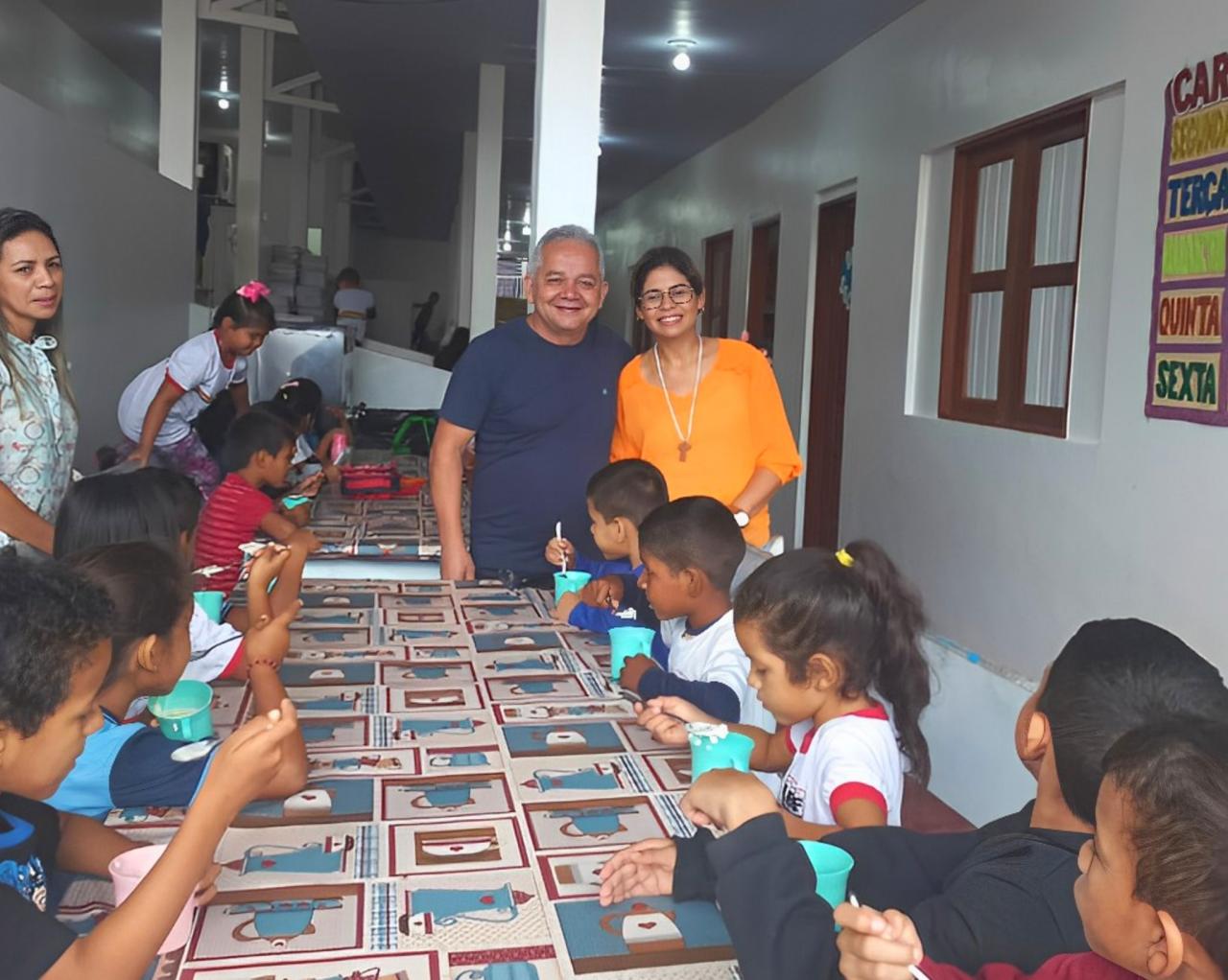 Prefeito de Calçoene, Carlos Sampaio, visita escola para conferir resultado da reforma