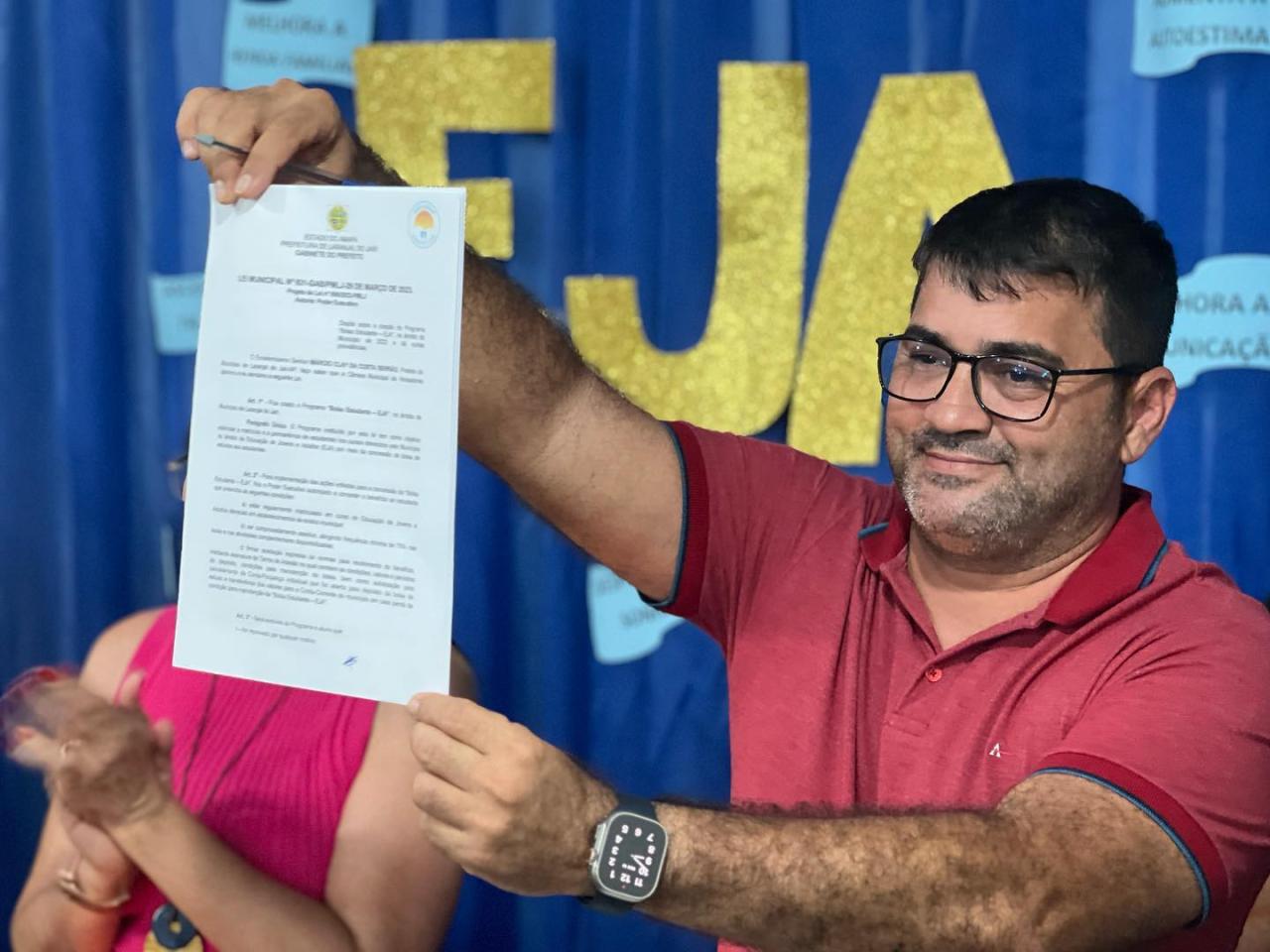 Prefeitura de Laranjal do Jari concede Bolsa Auxílio para estudantes da EJA