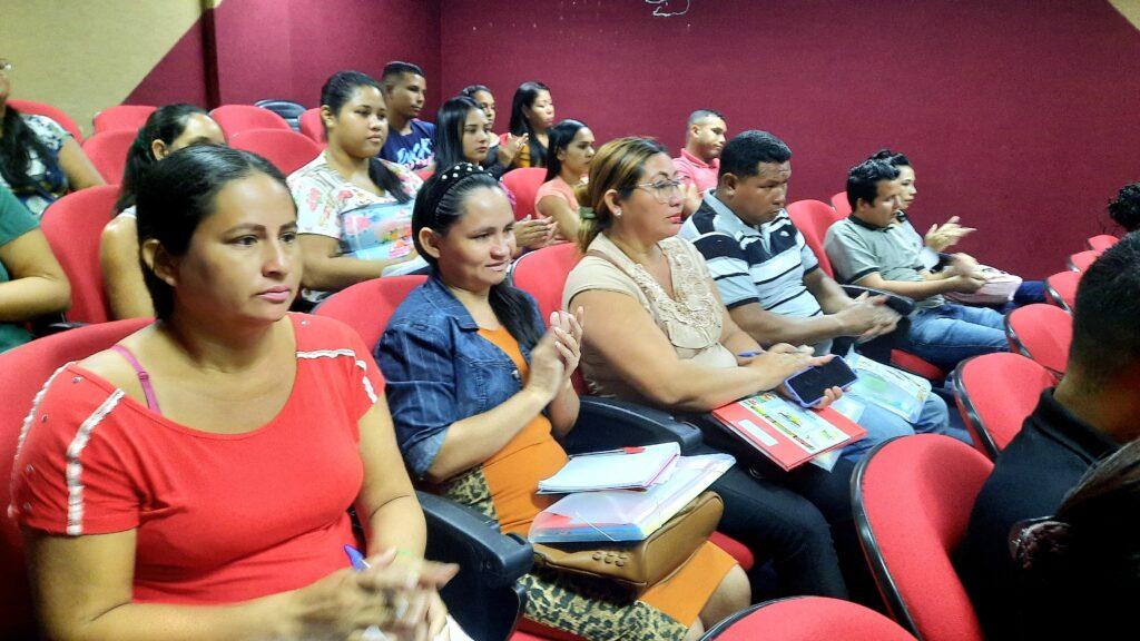 Professores aprovados no Processo Seletivo Simplificado recebem formação profissional