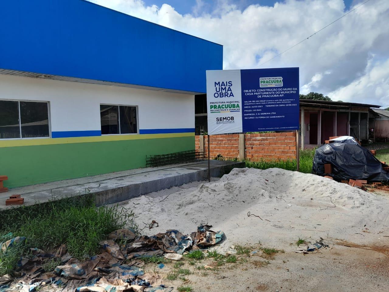 Por sorte no momento que a fachada desabou n&atilde;o havia ningu&eacute;m na obra