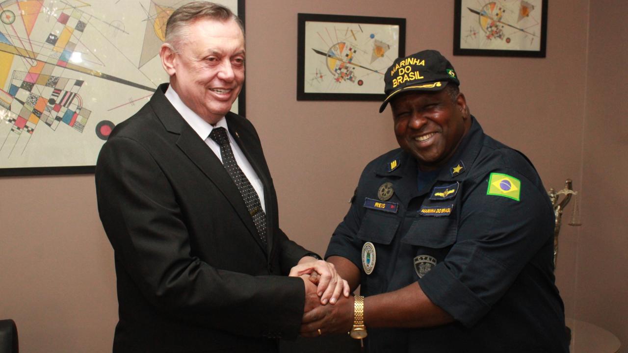 Presidente do TJAP recebe comandante da Capitania dos Portos no Amapá em visita institucional