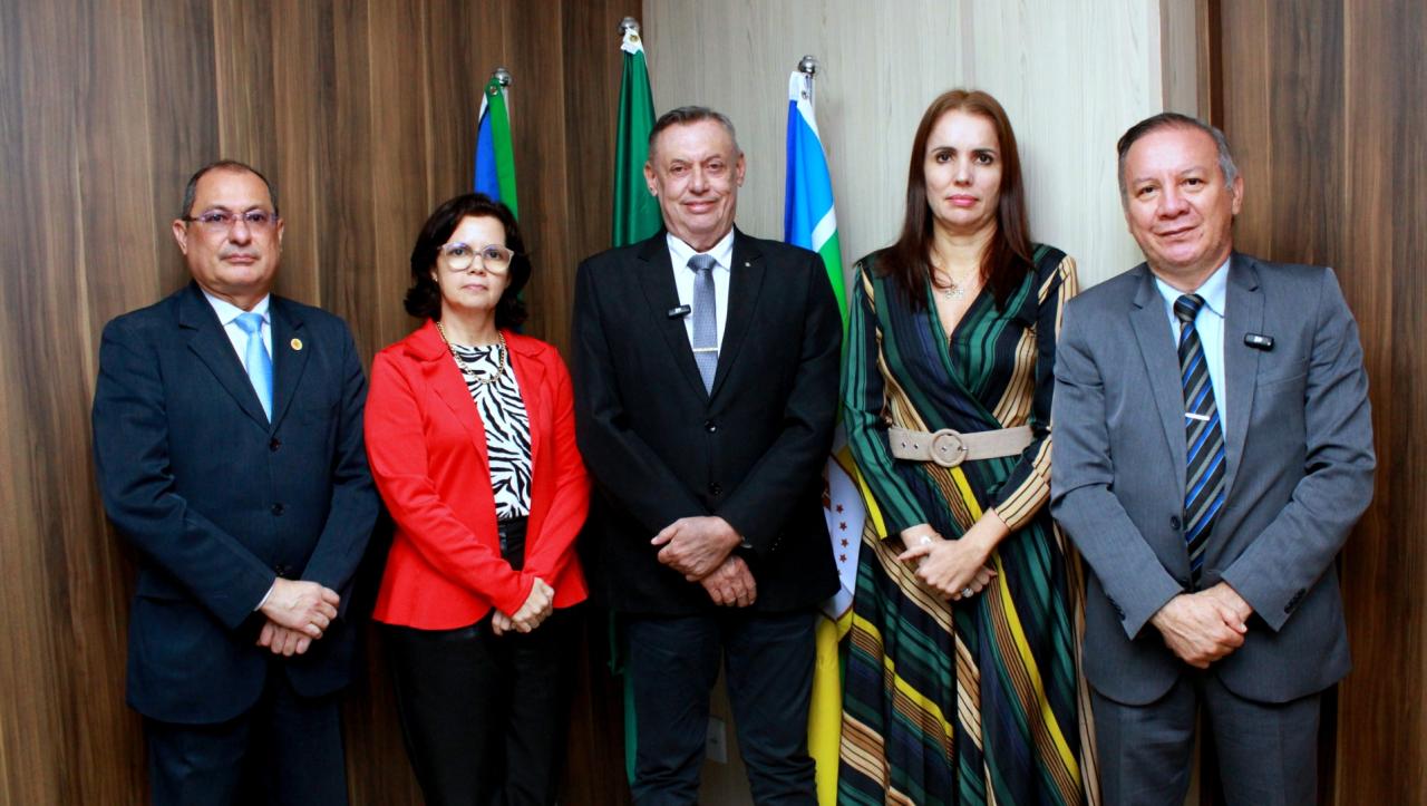 Presidente do TJAP reúne-se com dirigentes da Associação dos Magistrados do Amapá
