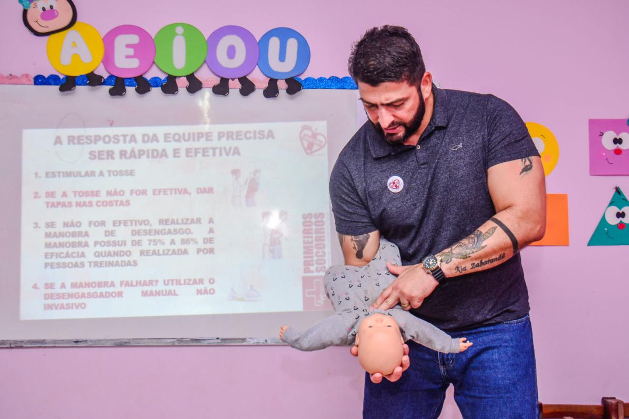 Profissionais de educação da rede de ensino do município recebem capacitação de primeiros socorros