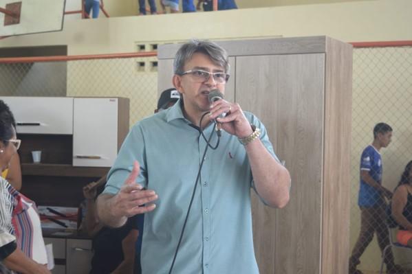 Motoristas de transporte escolar acusam prefeito Junior Leite de perseguição
