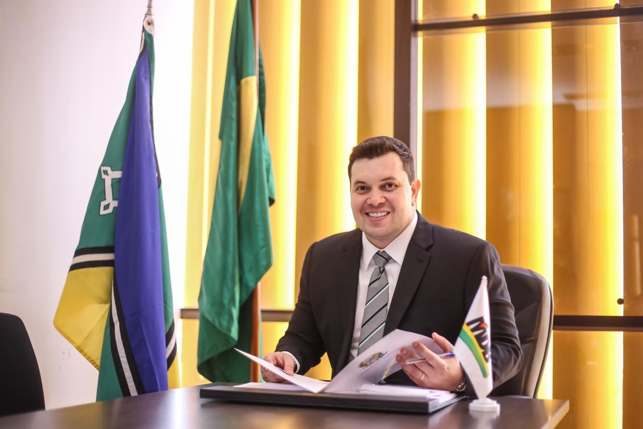 Deputado federal Acácio Favacho apresenta projeto para proteger consumidor