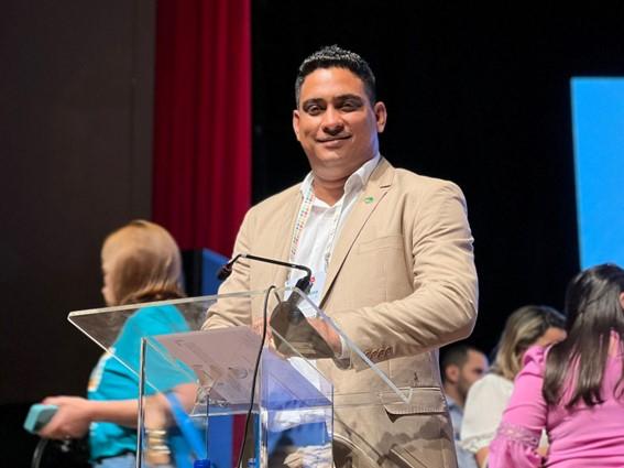 Secretário de Saúde, Teddy Marcel, comemora chegada de sete novos médicos do Programa Mais Médico
