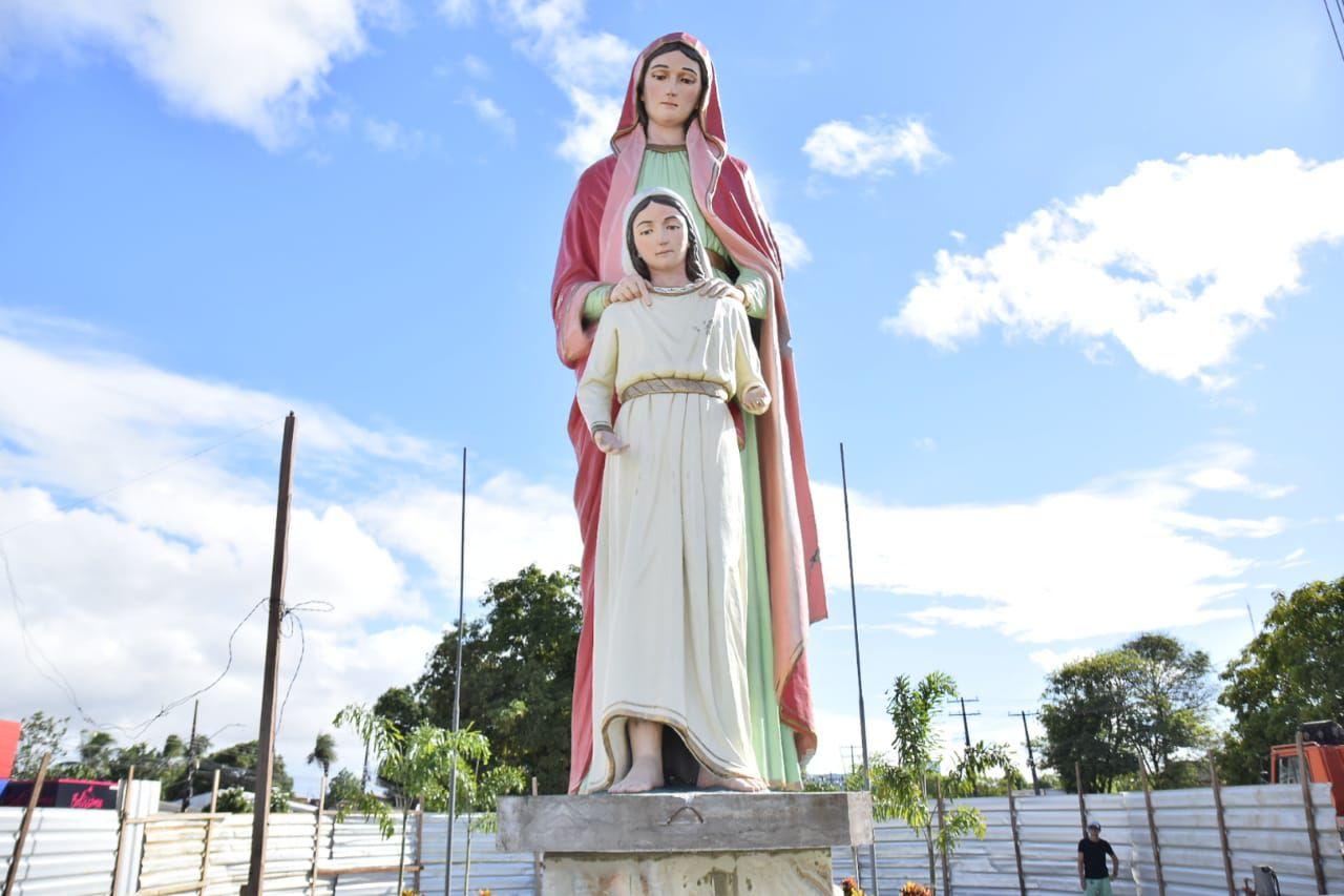 Nova estátua da padroeira do município é colocada na Avenida Santana