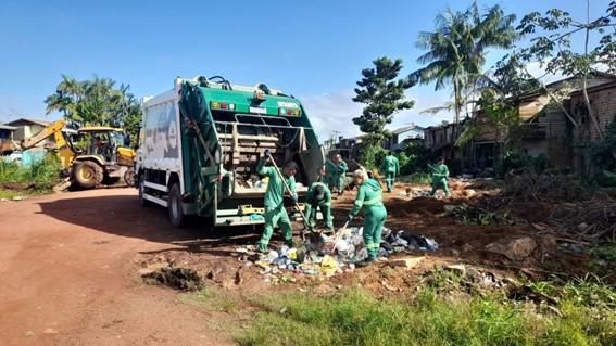 Prefeitura de Santana realiza ação de limpeza na comunidade do Ambrósio