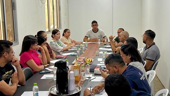 Teddy Marcel lidera reunião para intensificar combate à dengue em Laranjal do Jari
