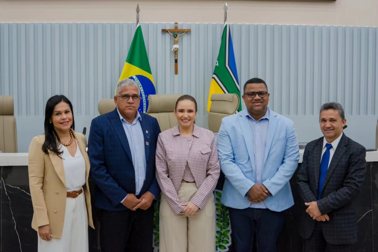 Deputada Alliny Serrão recebe lideranças municipais de Laranjal do Jari na Assembleia Legislativa