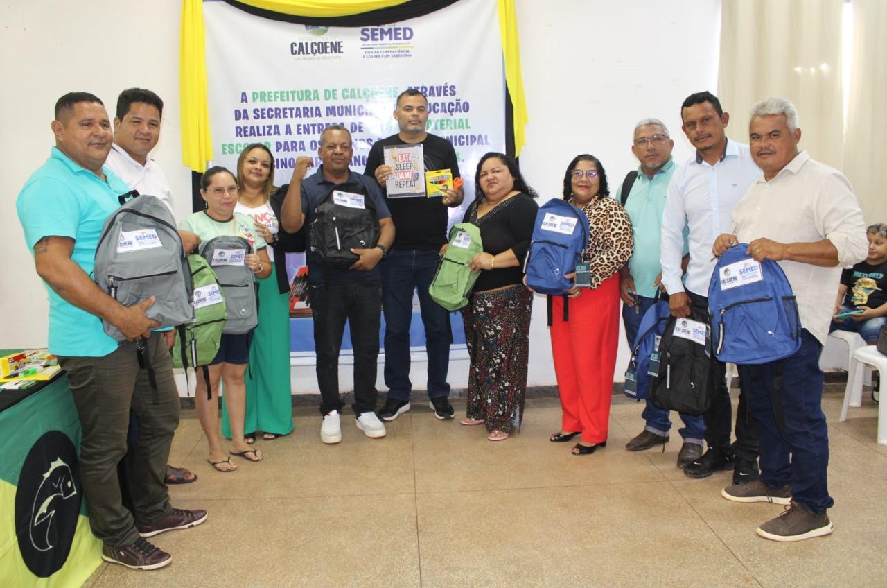Prefeitura de Calçoene entrega kits escolares e materiais didáticos para mais de 1.800 alunos