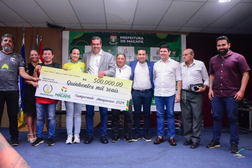 Prefeitura de Macapá entrega repasse de recursos para clubes de futebol amapaense