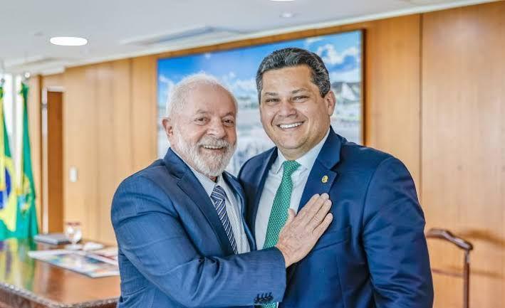 Em happy hour com senadores, Lula confirma apoio a Davi Alcolumbre para comando do Senado