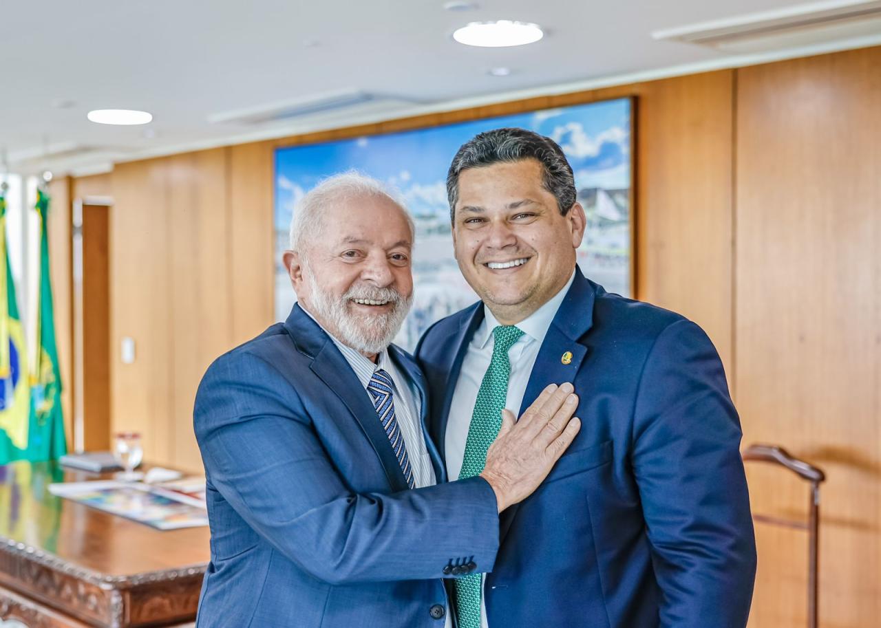 Lula e Silveira ajudam Alcolumbre com trava em conta de luz no Amapá