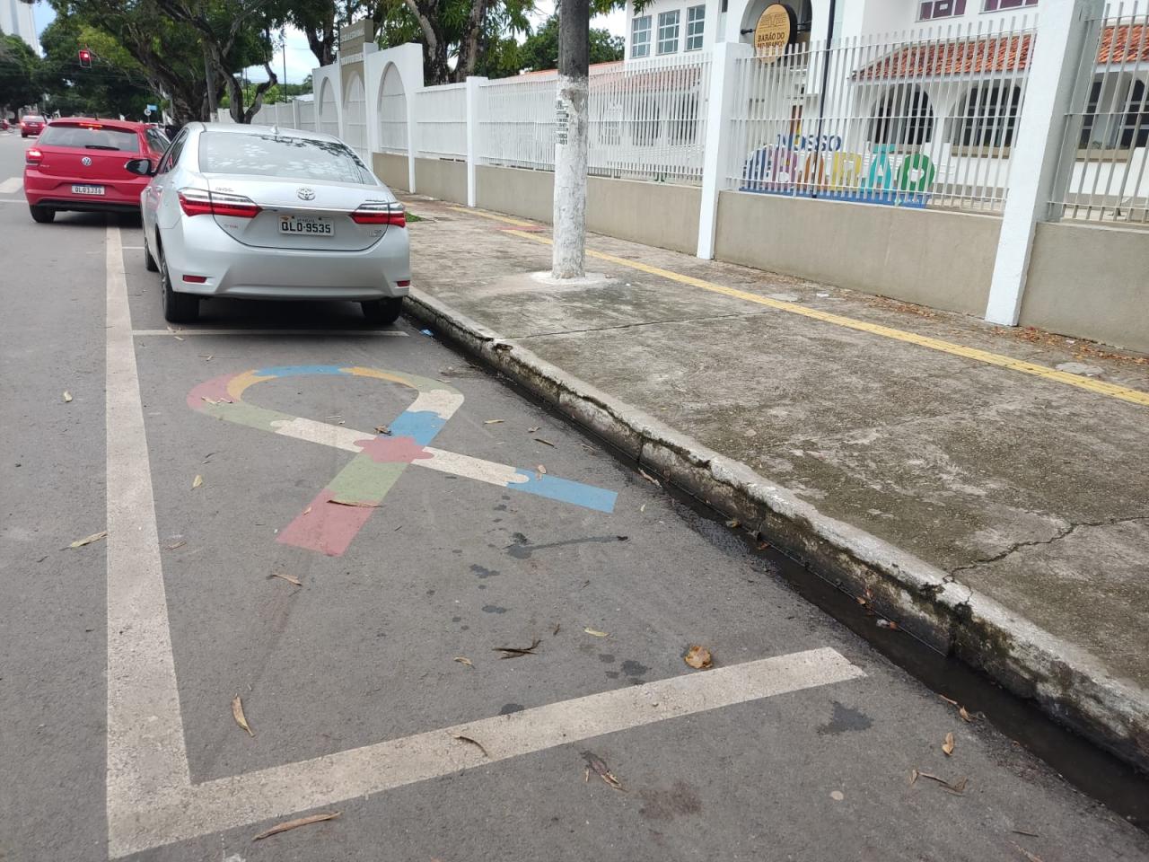 Pessoas com Transtorno do Espectro Autista têm direito à vagas em estacionamentos públicos e privados