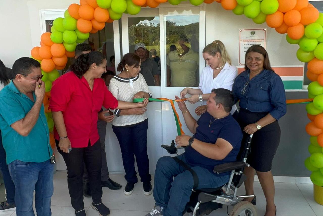 Prefeita e vice-prefeito entregam UBS Cachorrinho totalmente revitalizada