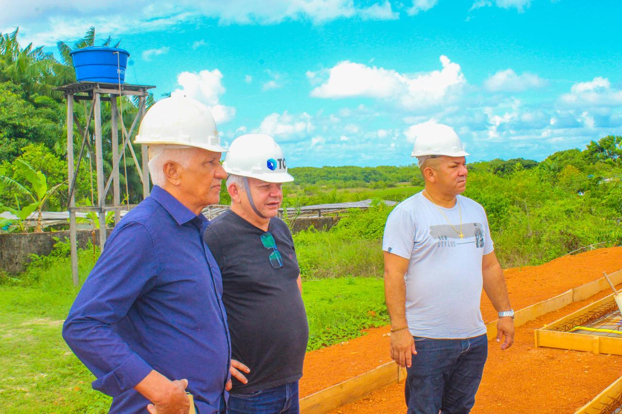 Prefeito Carlos Sampaio Anuncia Progresso na Construção da Creche Maria Elizia